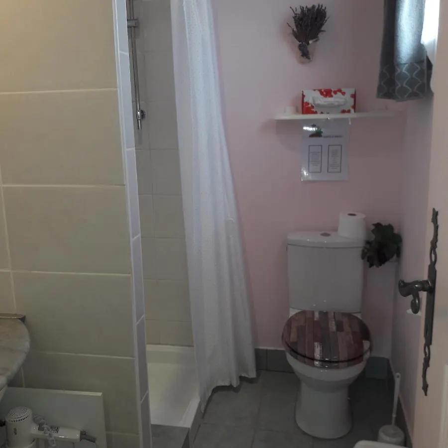 ****  Vents D'Anges Bed & Breakfast Sainte-Cecile-les-Vignes France